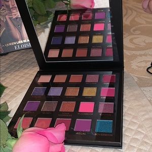 Eyeshadow palette of 20 colors